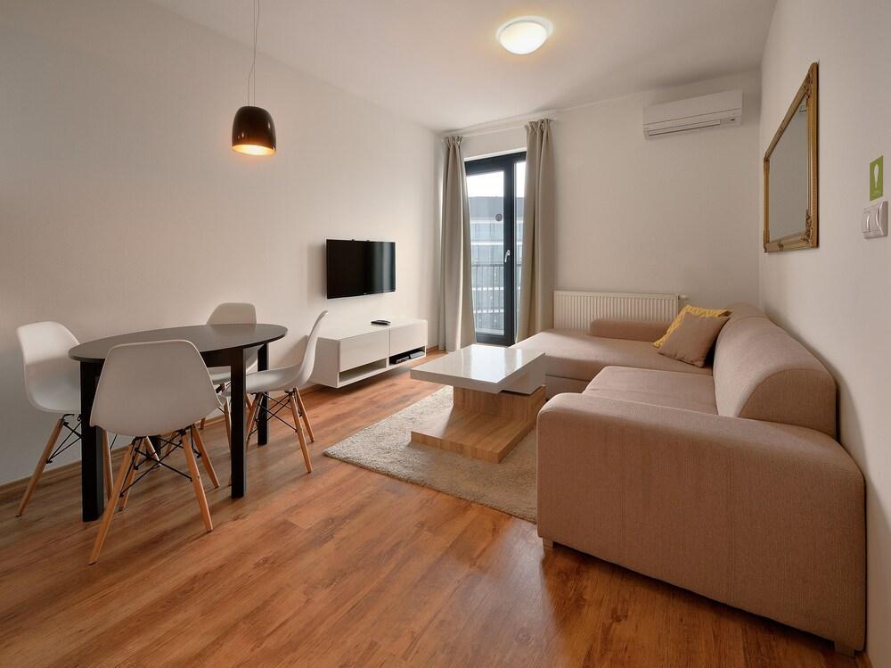 Charming & Cozy Ambiente Apartments Pozsony Kültér fotó