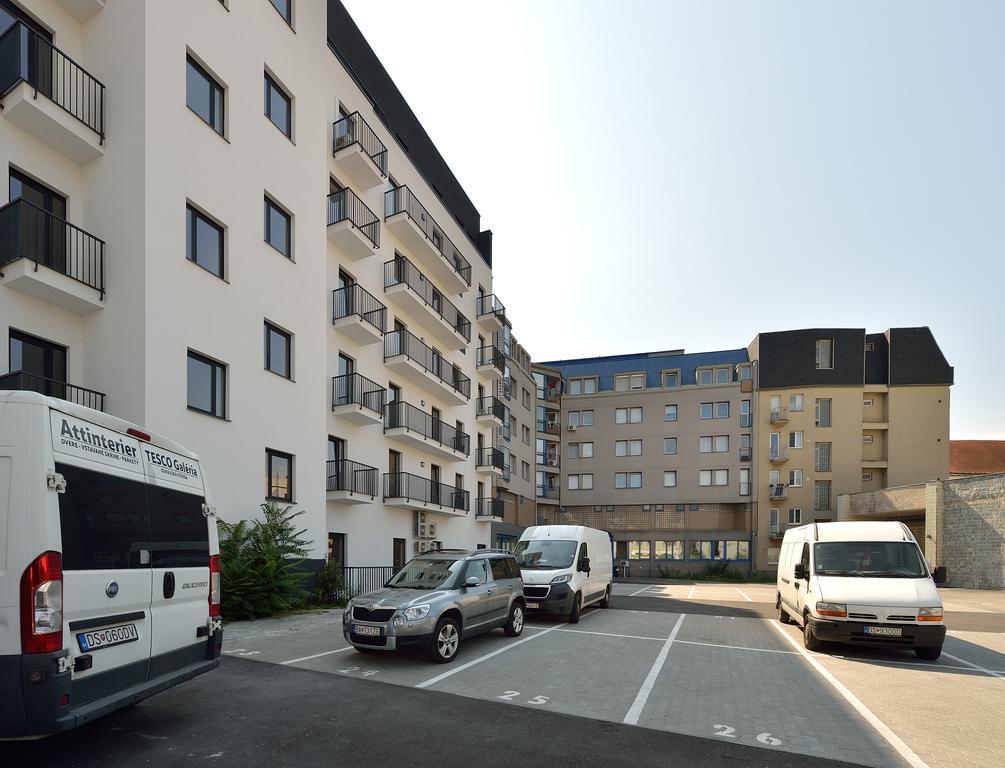 Charming & Cozy Ambiente Apartments Pozsony Kültér fotó