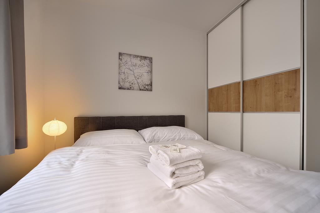 Charming & Cozy Ambiente Apartments Pozsony Kültér fotó