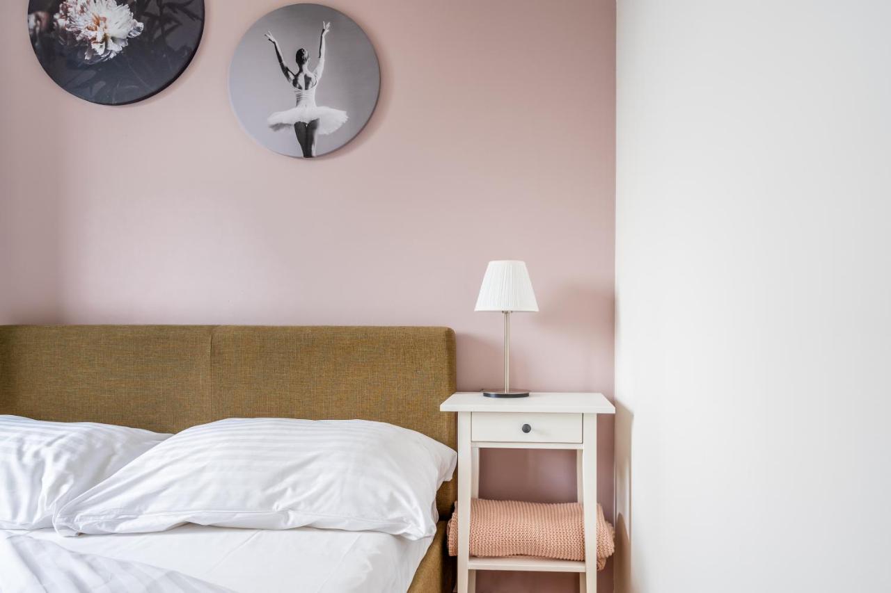 Charming & Cozy Ambiente Apartments Pozsony Kültér fotó